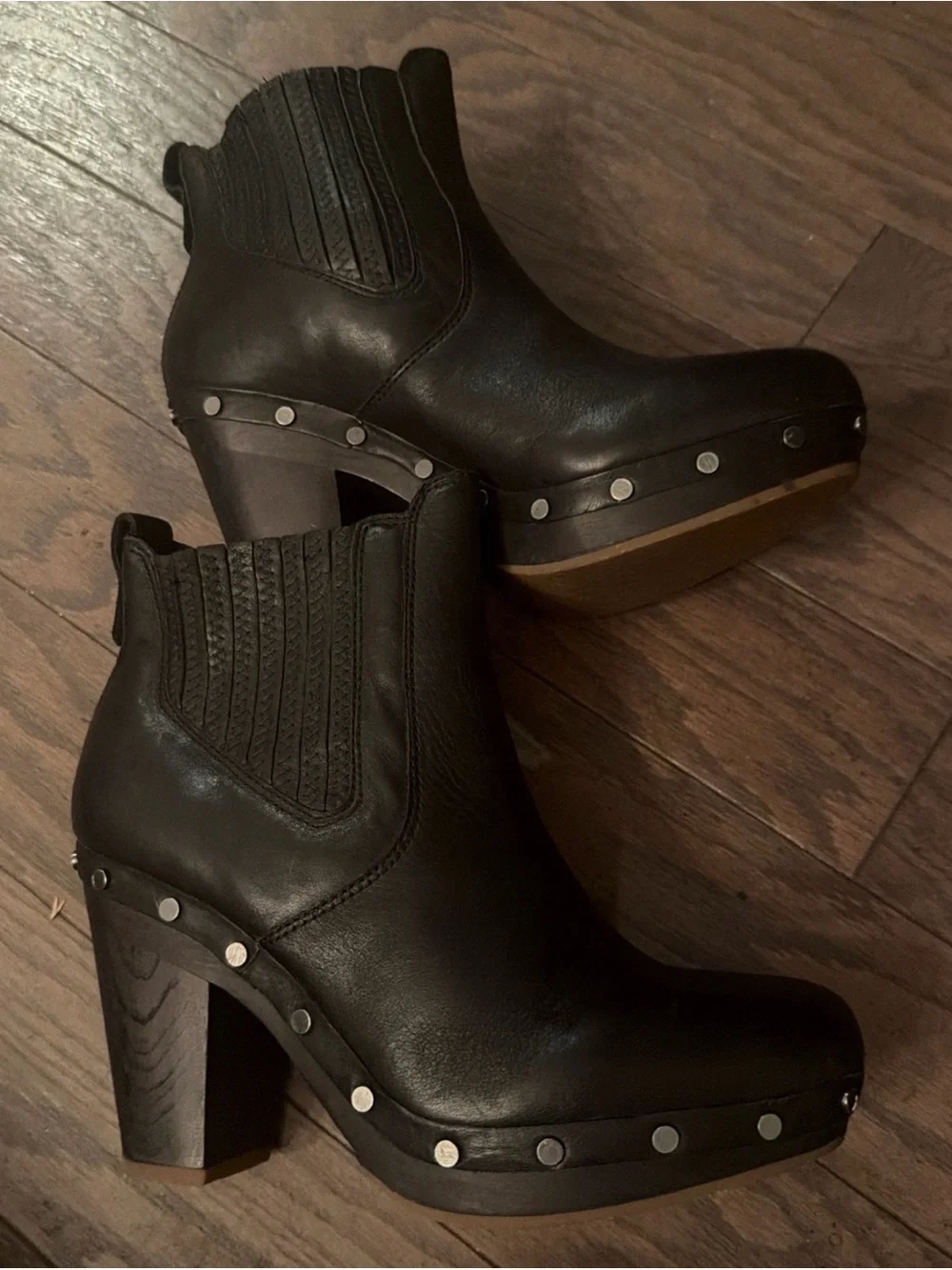 Ugg Carberry Black Studded Leather Platform Boots SZ 9